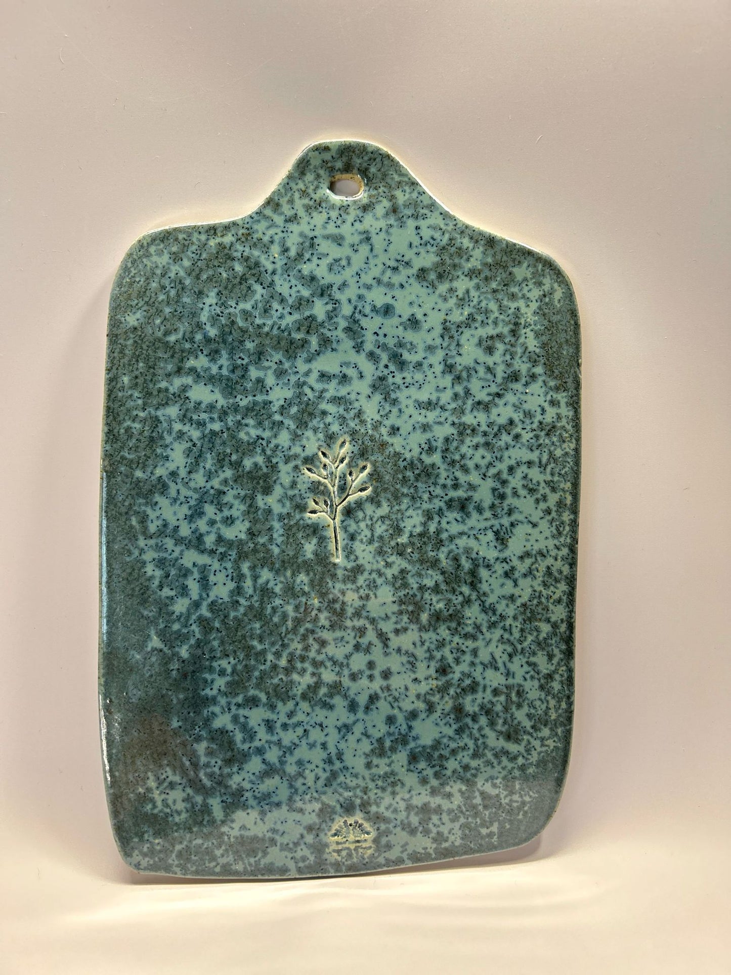 Planche décorative en céramique bleue
